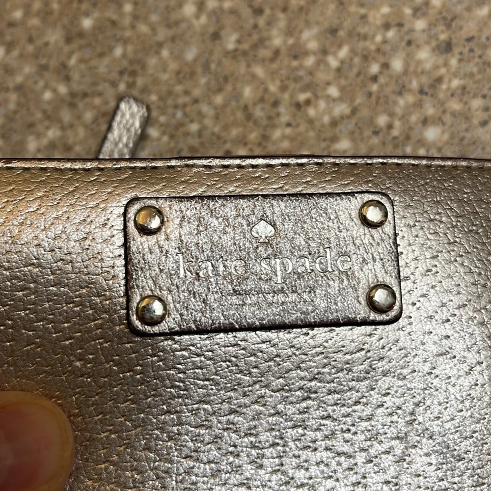 Kate Spade rose gold wallet - Picture 2 of 9